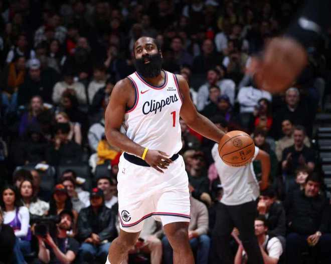 沖進前十！小卡傷?？齑訒r險勝猛龍 哈登31+10連中關(guān)鍵球