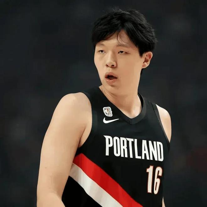 楊瀚森G聯(lián)賽19分！7天6賽疲憊感拉滿！護(hù)框+力量蛻變，目標(biāo)成大洛