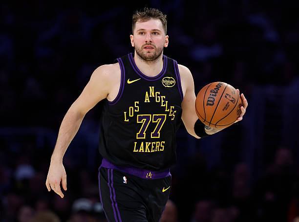 東契奇僅用時18分鐘便取得三雙，創(chuàng)造湖人隊(duì)史最快紀(jì)錄