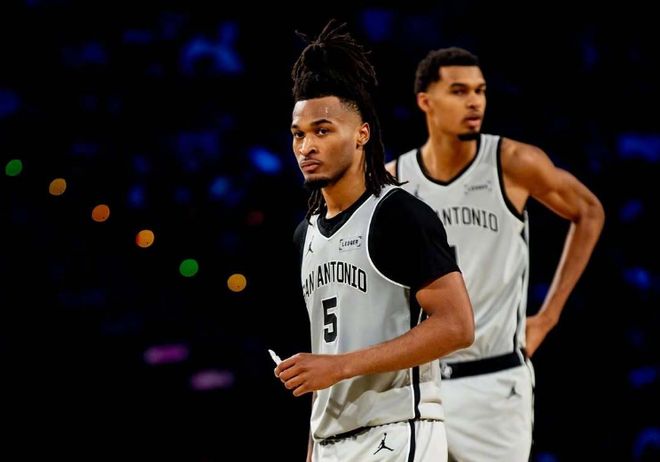 馬刺三殺送獨行俠7連?。嚎ㄋ?fàn)?0+12+12生涯新高 文班16+11