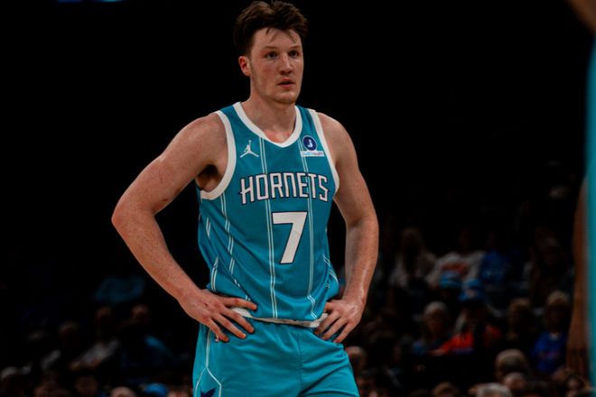 黃蜂滅老鷹9連勝創(chuàng)隊史紀(jì)錄 克努佩爾23+8創(chuàng)歷史第一杰倫31+9+8